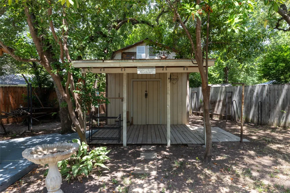 637 Post Oak Drive Hurst, TX 76053