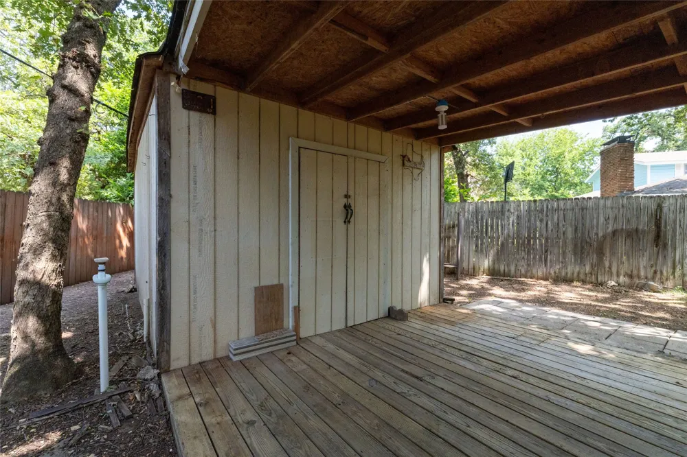 637 Post Oak Drive Hurst, TX 76053