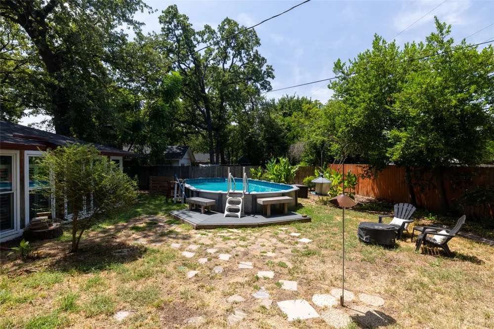 637 Post Oak Drive Hurst, TX 76053
