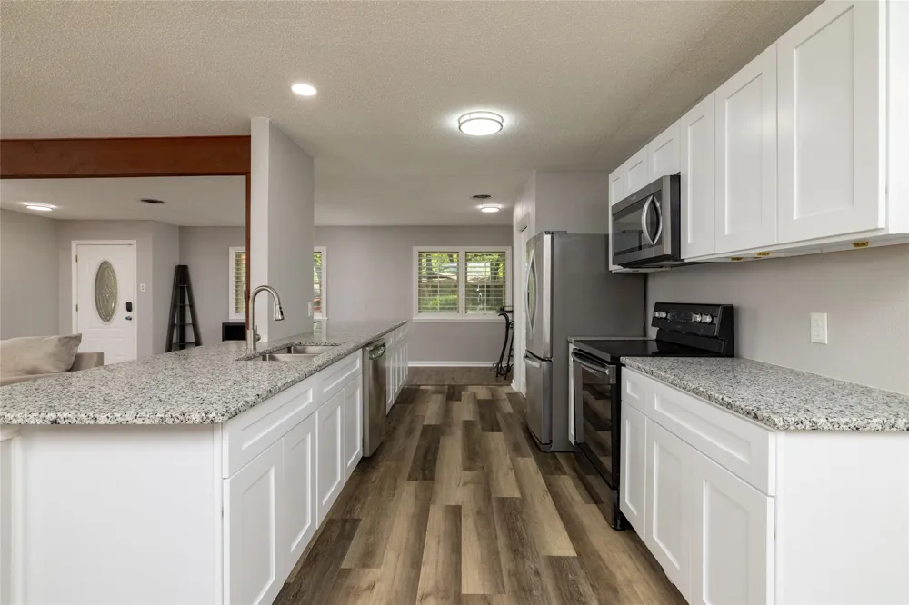 637 Post Oak Drive Hurst, TX 76053