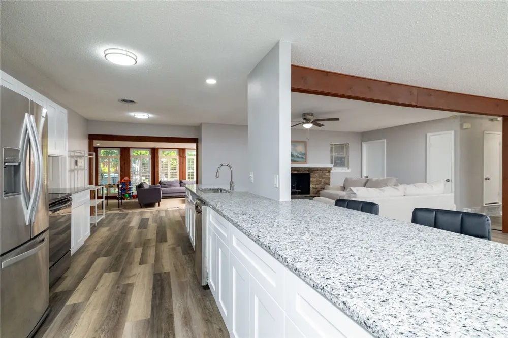637 Post Oak Drive Hurst, TX 76053