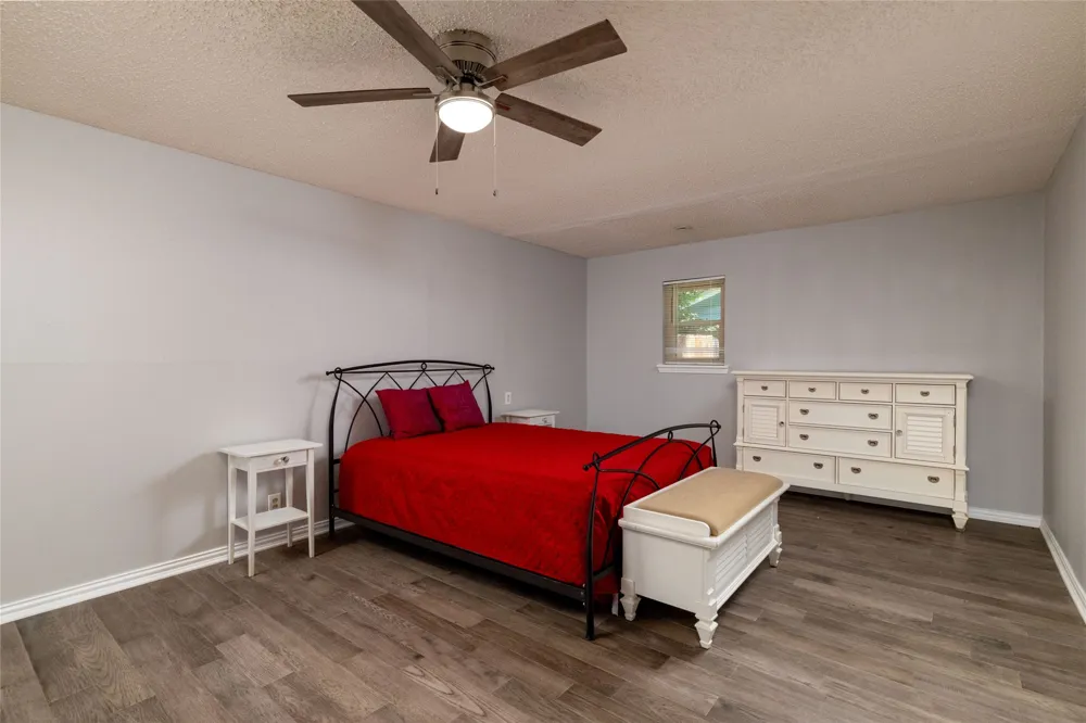 637 Post Oak Drive Hurst, TX 76053