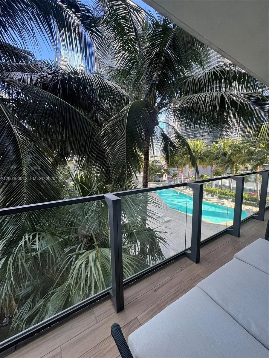 88 SW 7th St #805 Miami, FL 33130