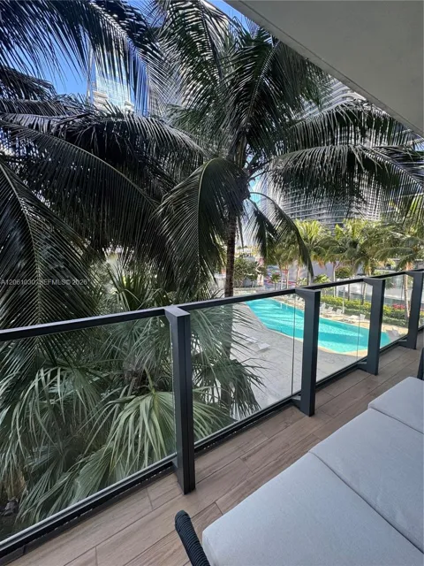 88 SW 7th St #805