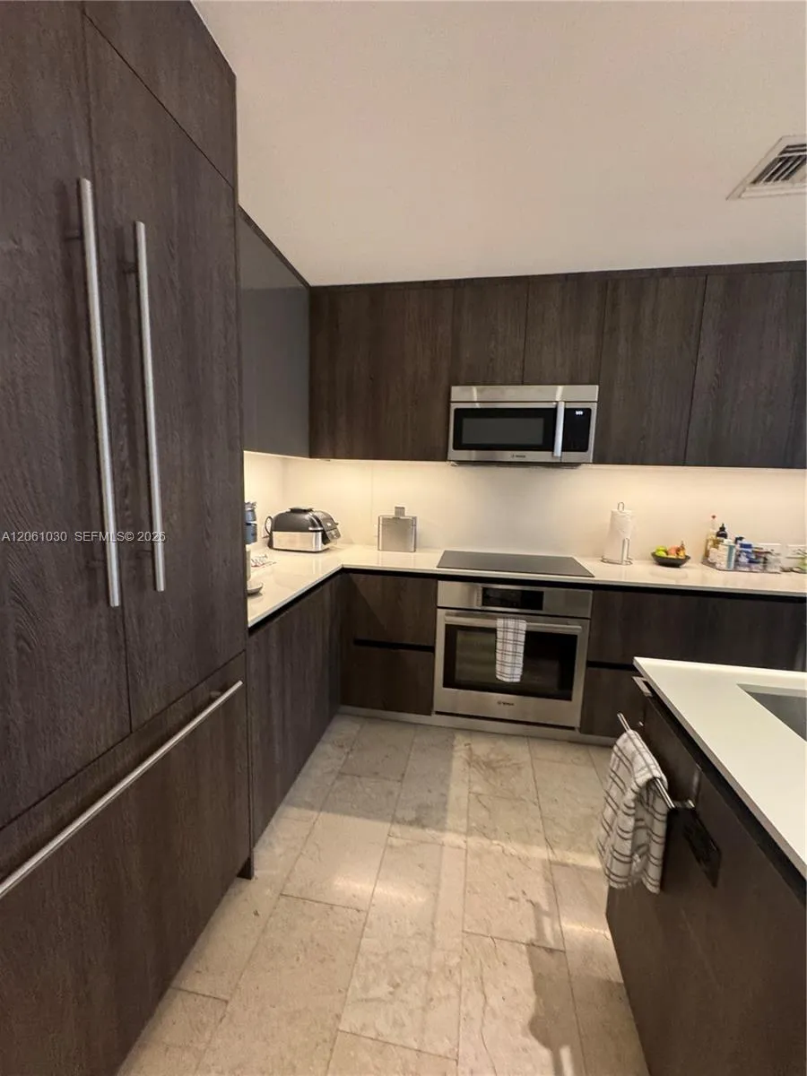 88 SW 7th St #805 Miami, FL 33130