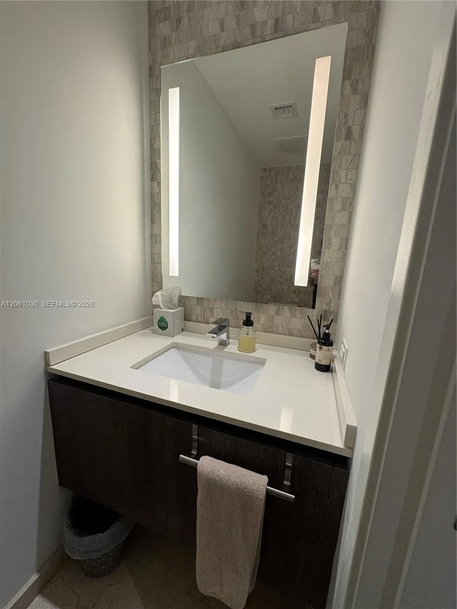 88 SW 7th St #805 Miami, FL 33130