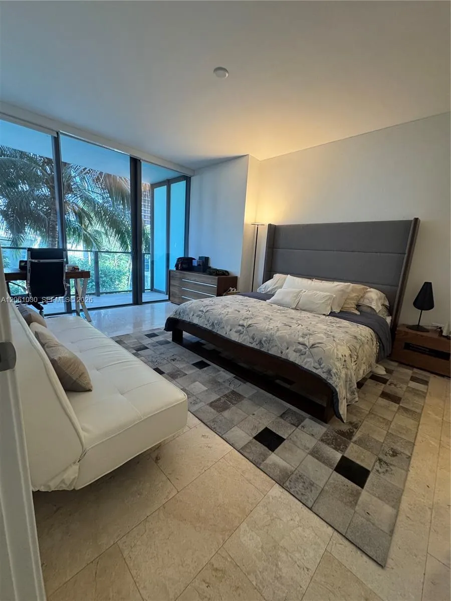 88 SW 7th St #805 Miami, FL 33130