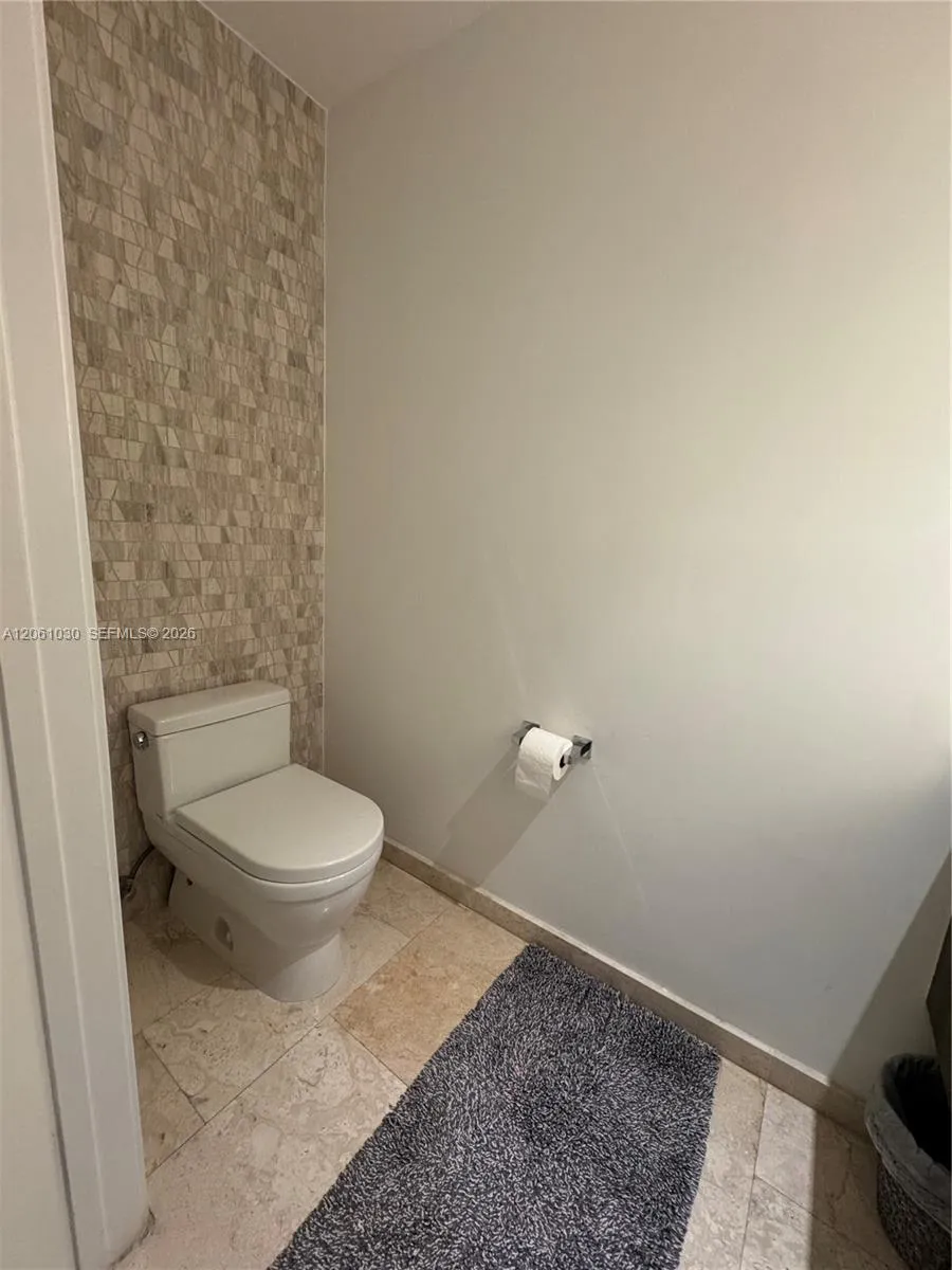 88 SW 7th St #805 Miami, FL 33130
