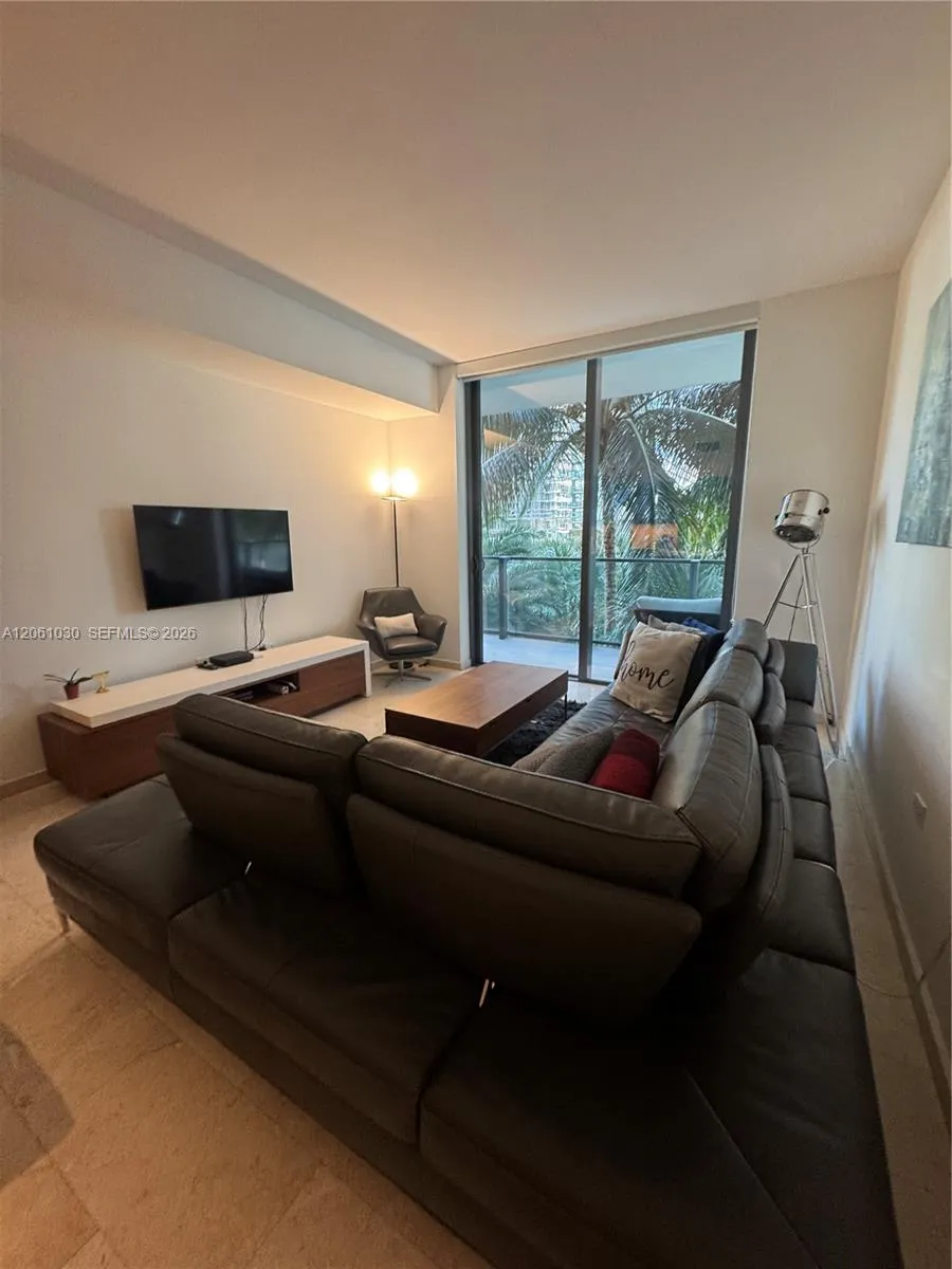 88 SW 7th St #805 Miami, FL 33130