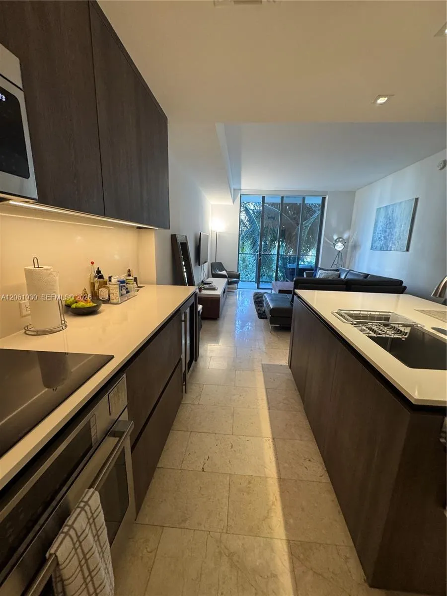 88 SW 7th St #805 Miami, FL 33130
