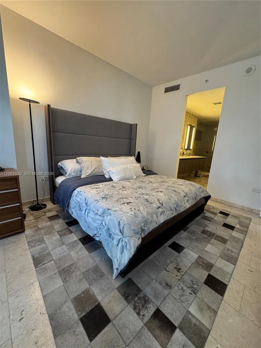 88 SW 7th St #805 Miami, FL 33130