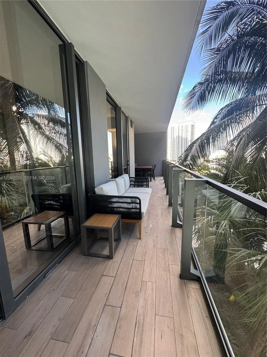 88 SW 7th St #805 Miami, FL 33130