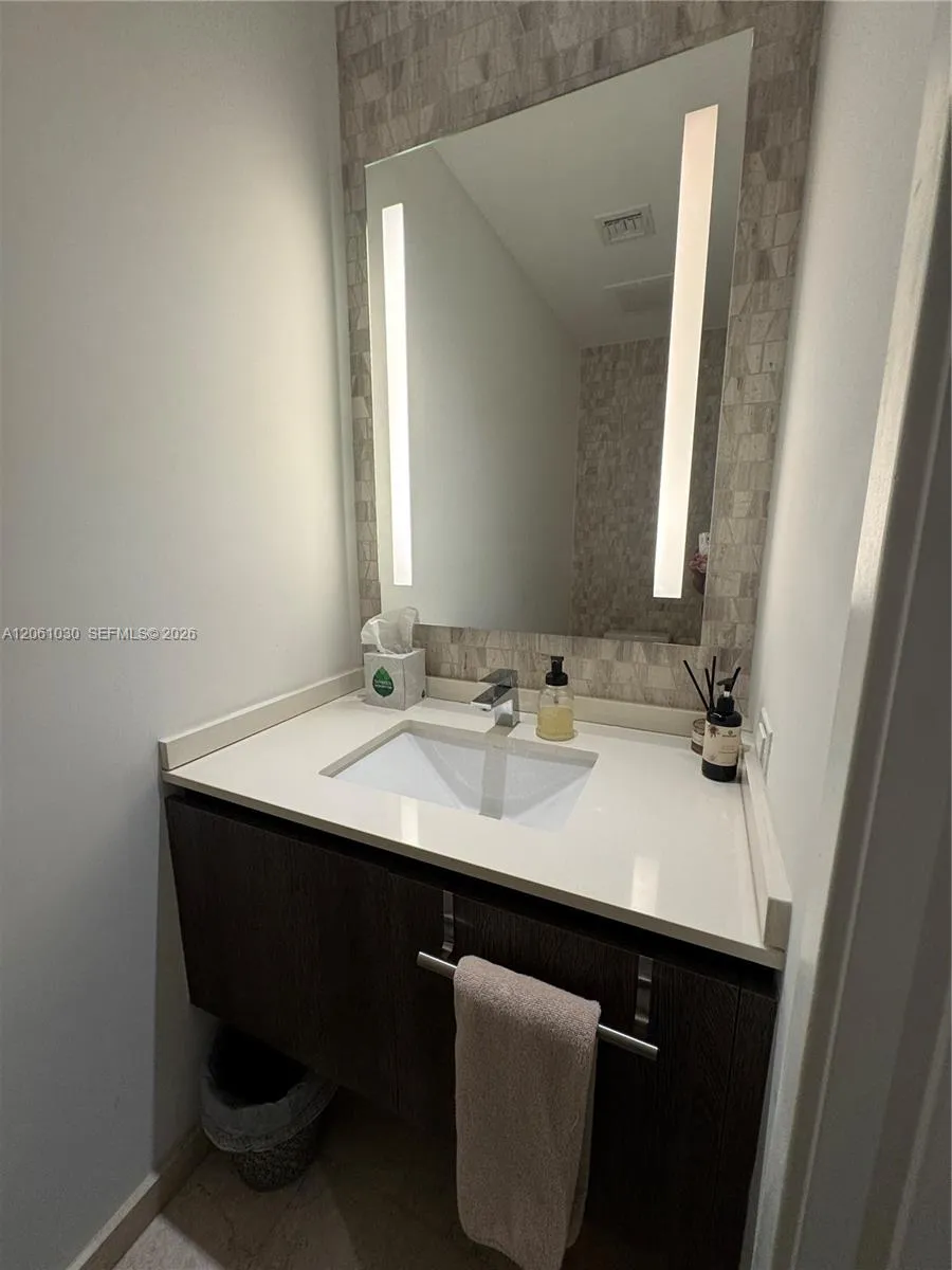88 SW 7th St #805 Miami, FL 33130