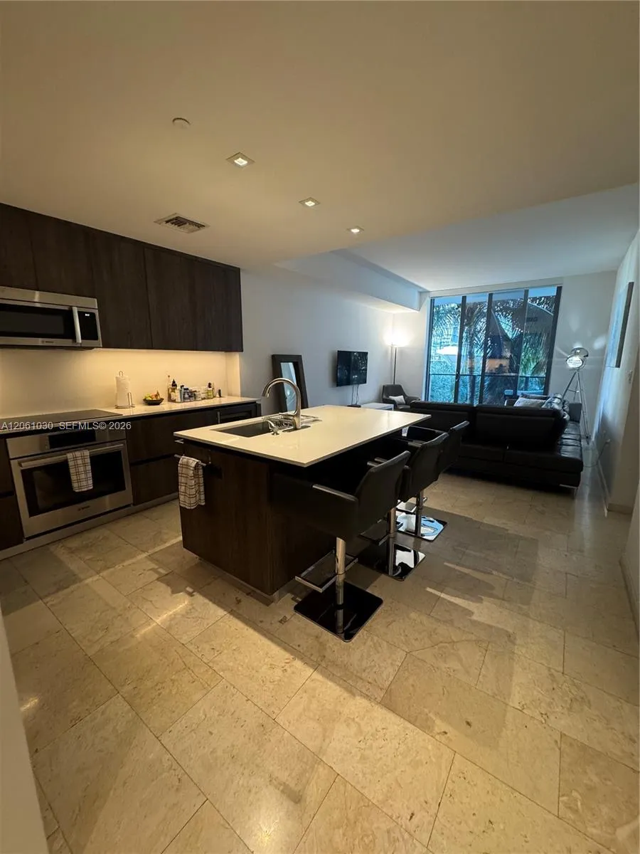 88 SW 7th St #805 Miami, FL 33130