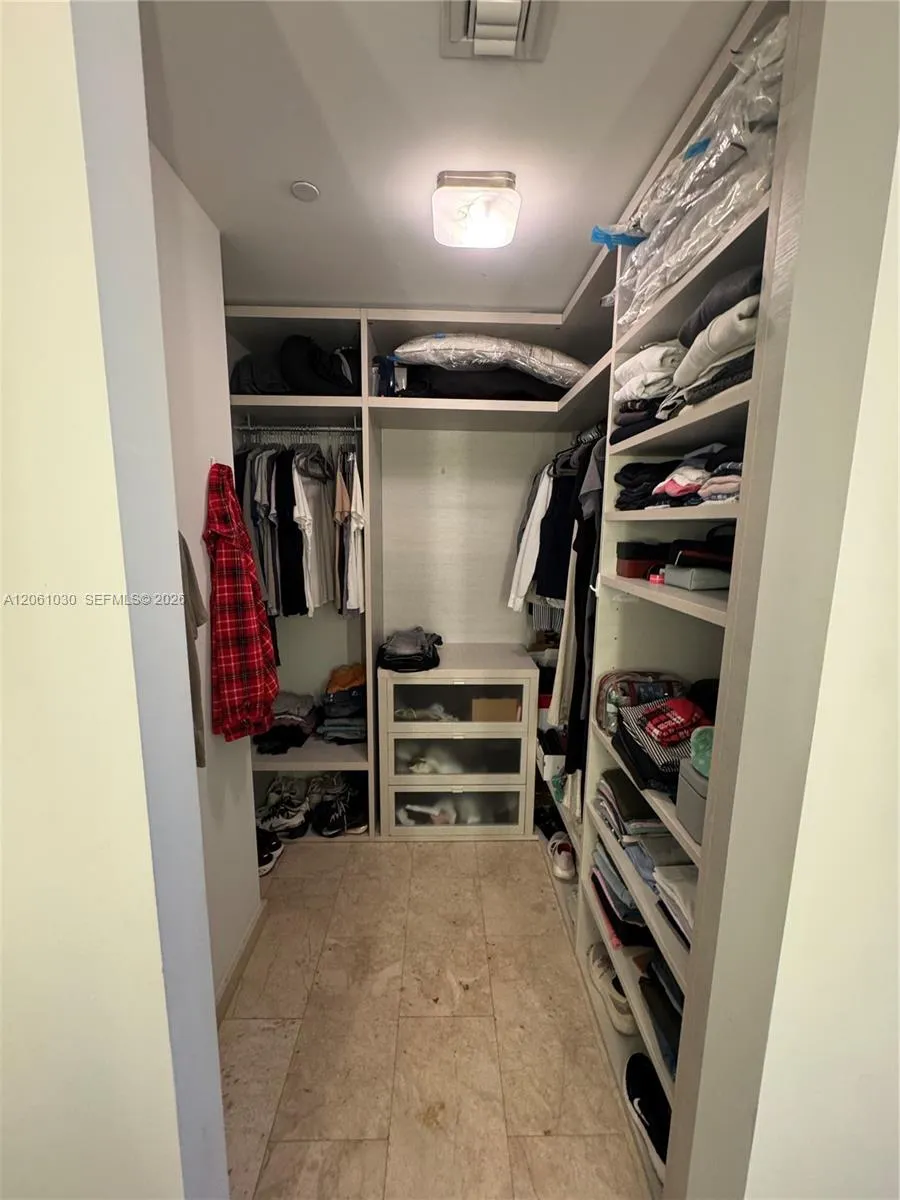 88 SW 7th St #805 Miami, FL 33130