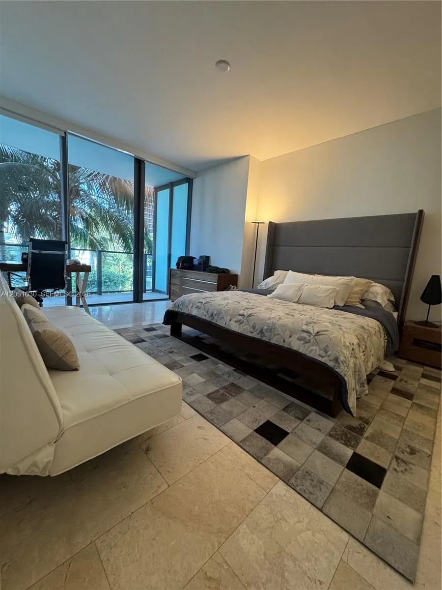88 SW 7th St #805 Miami, FL 33130