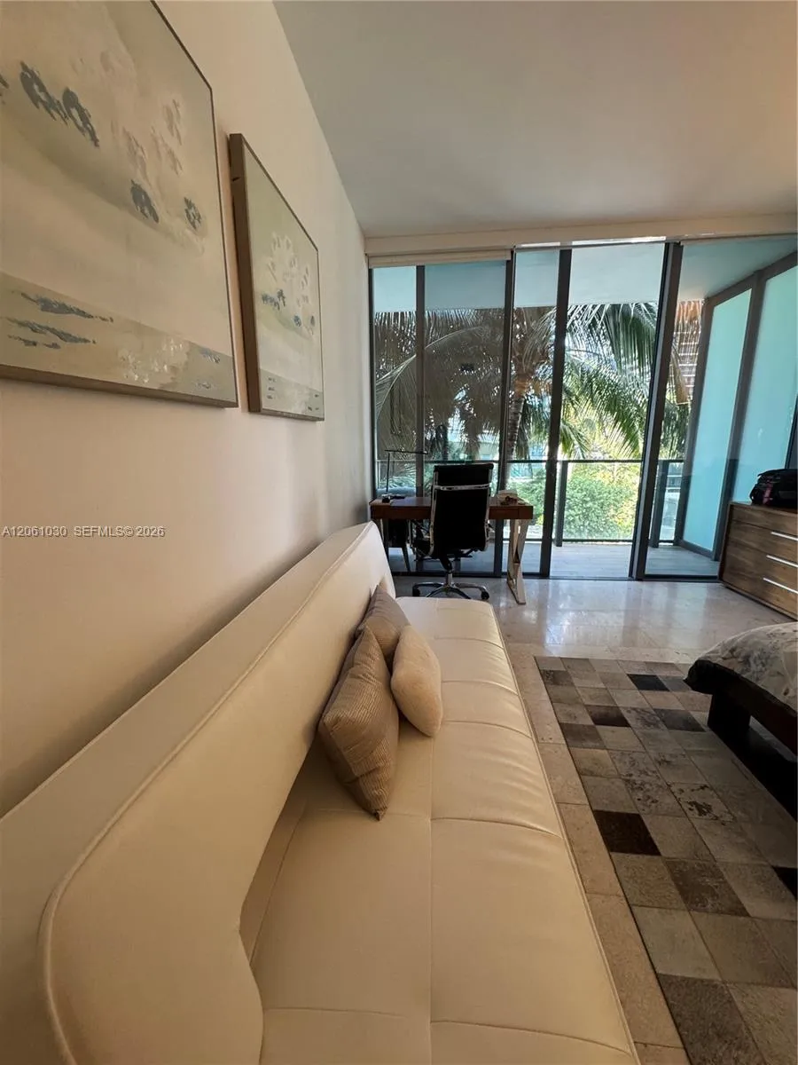 88 SW 7th St #805 Miami, FL 33130