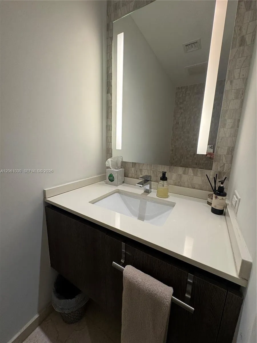 88 SW 7th St #805 Miami, FL 33130