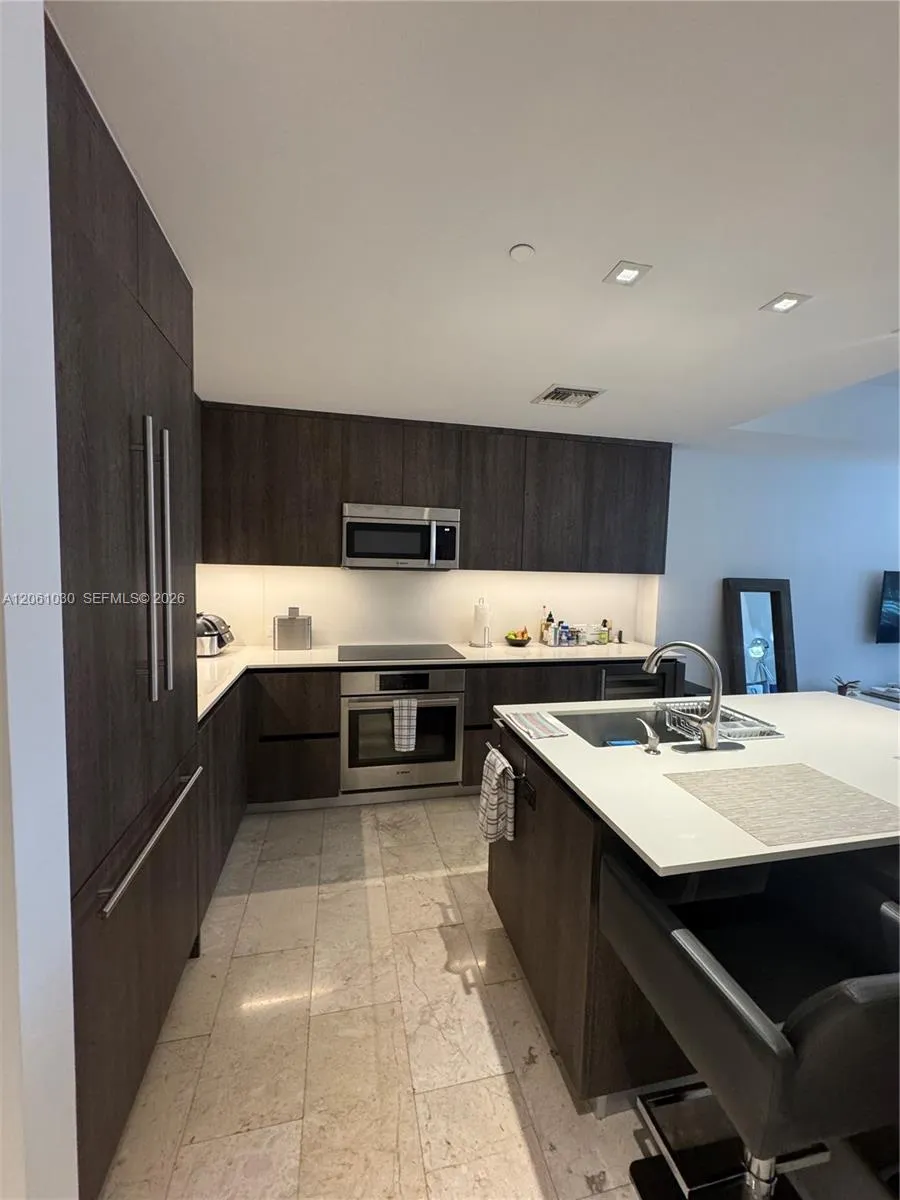 88 SW 7th St #805 Miami, FL 33130