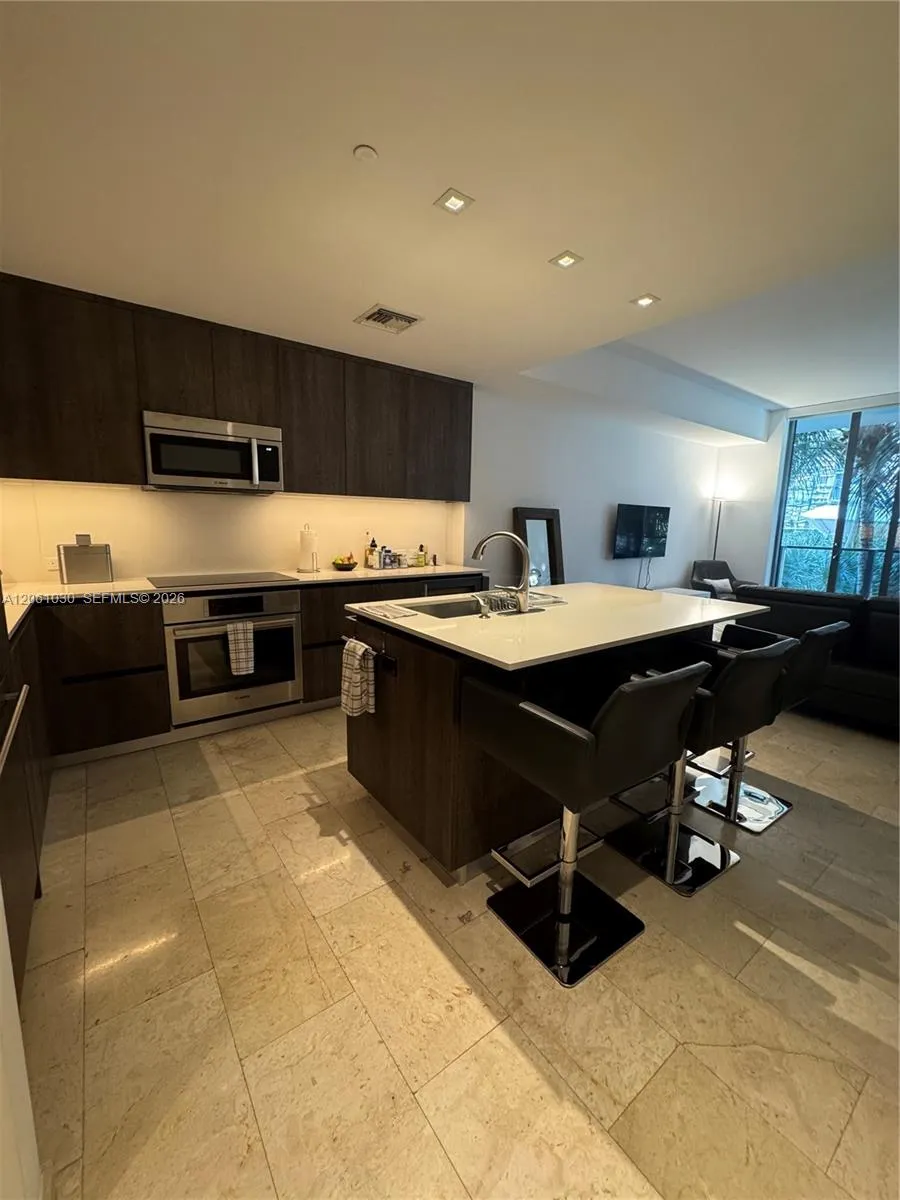 88 SW 7th St #805 Miami, FL 33130
