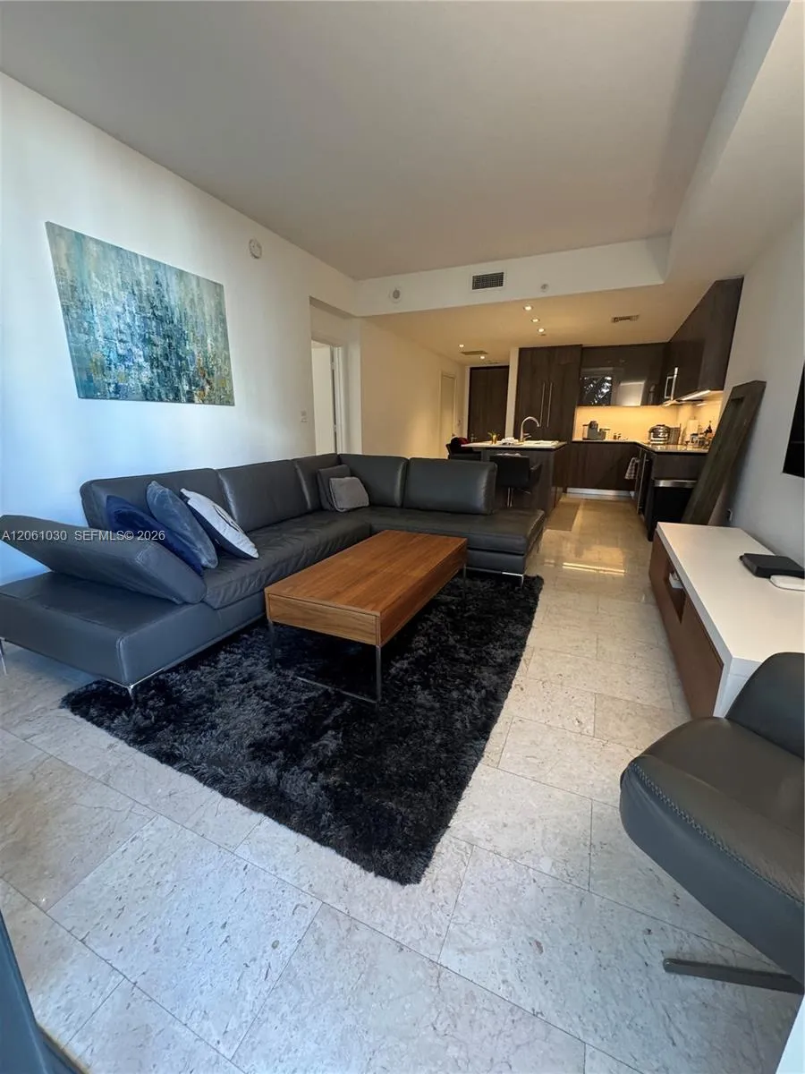 88 SW 7th St #805 Miami, FL 33130