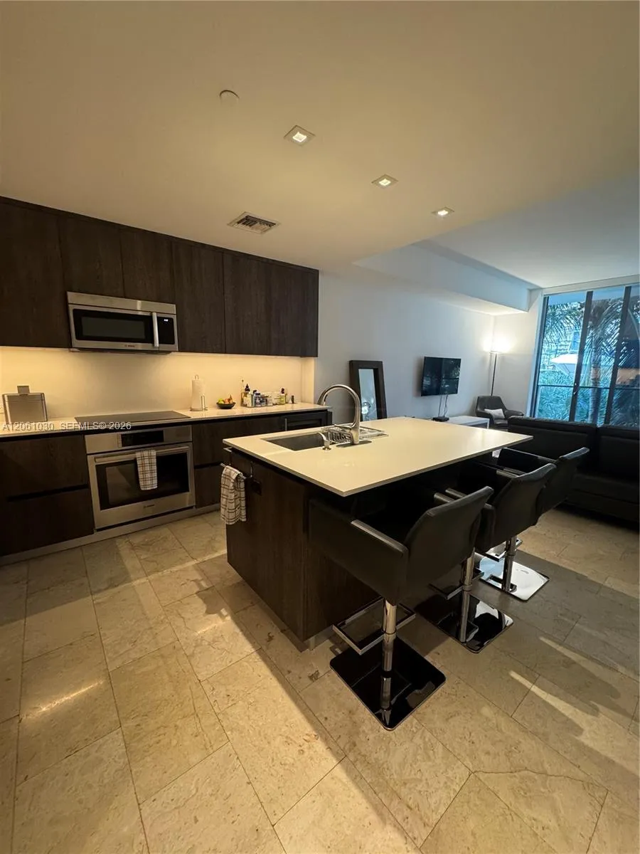 88 SW 7th St #805 Miami, FL 33130