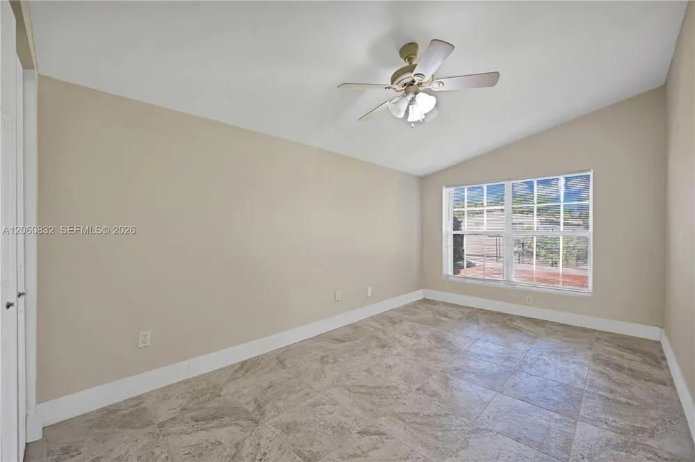 818 NE 3rd St Hallandale Beach, FL 33009