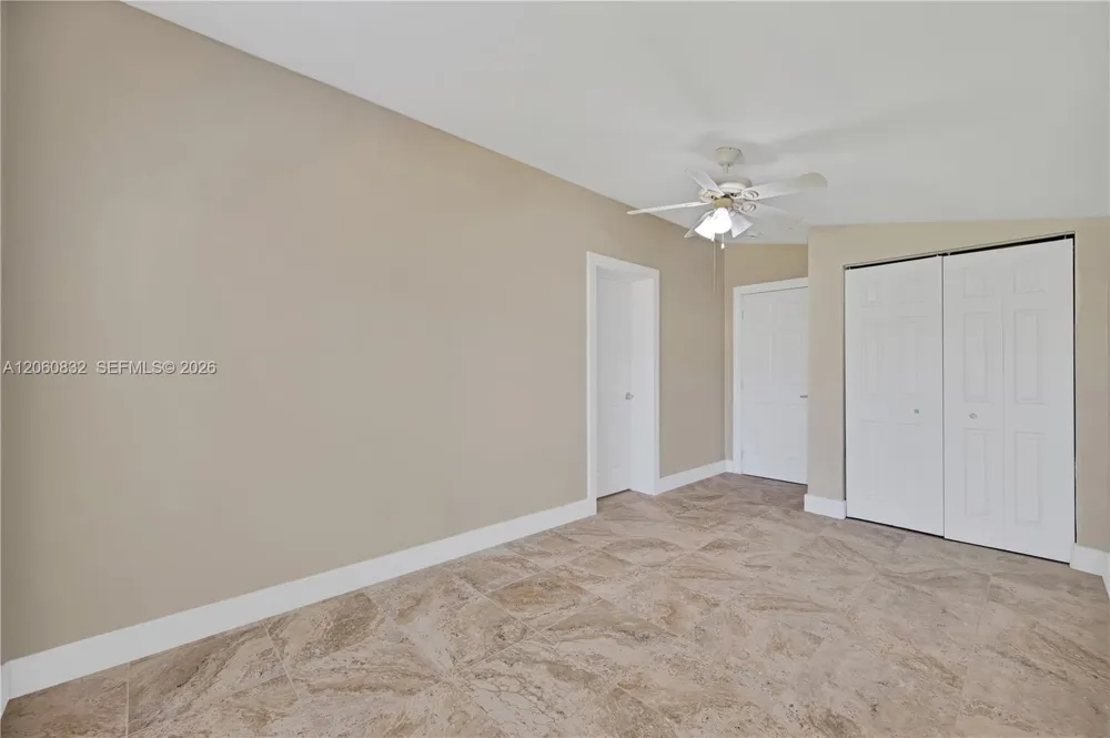 818 NE 3rd St Hallandale Beach, FL 33009