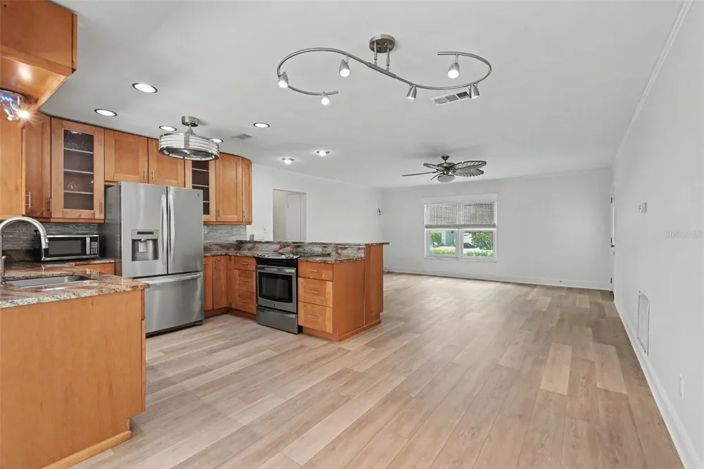 8359 CANDLEWOOD ROAD #8359 Seminole, FL 33777