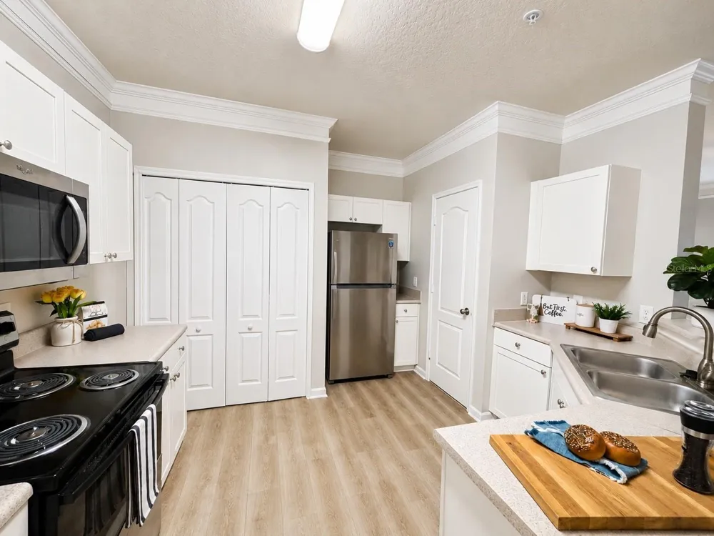 8813 VILLA VIEW CIRCLE #204 Orlando, FL 32821