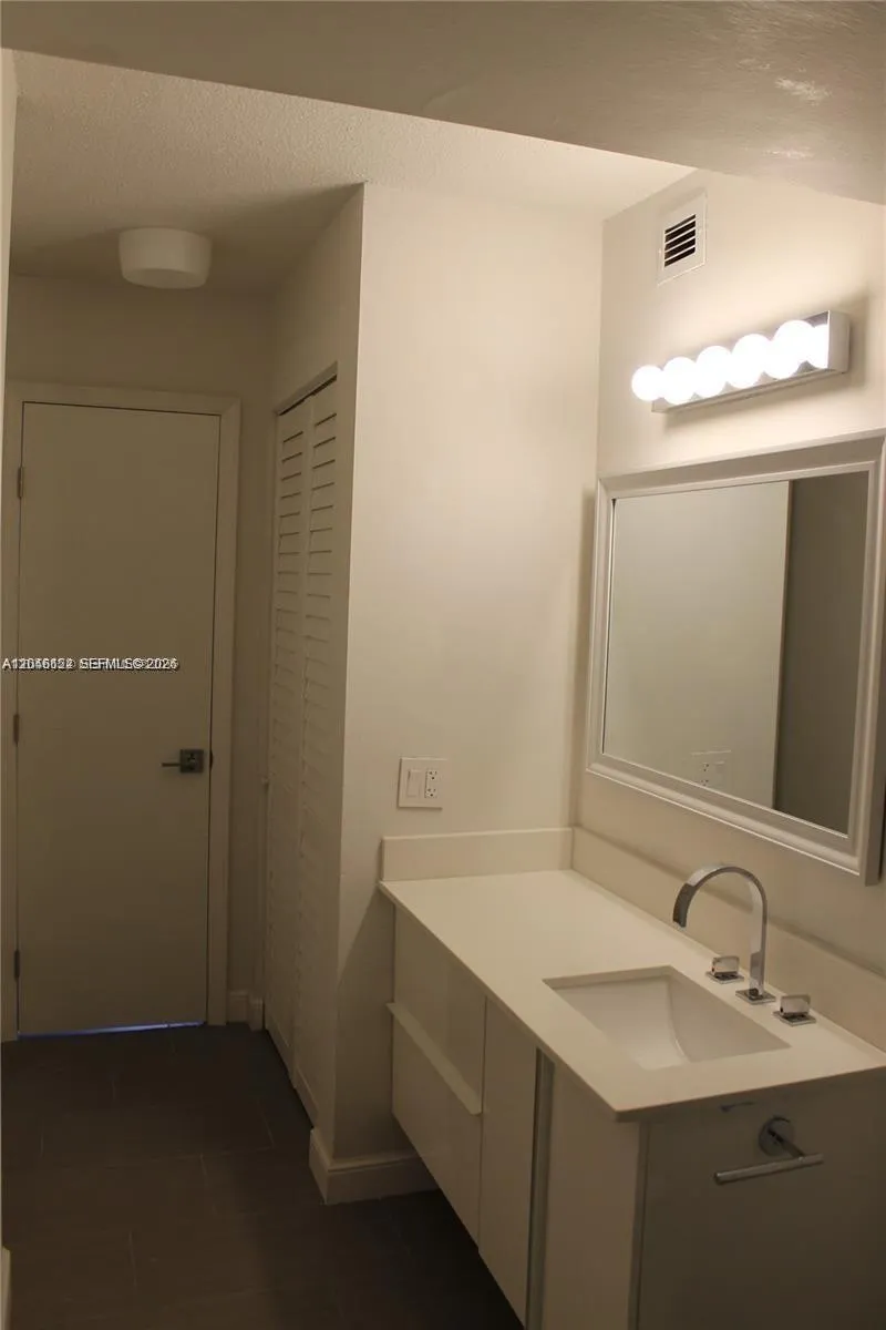 1801 S Ocean Dr #333 Hallandale Beach, FL 33009