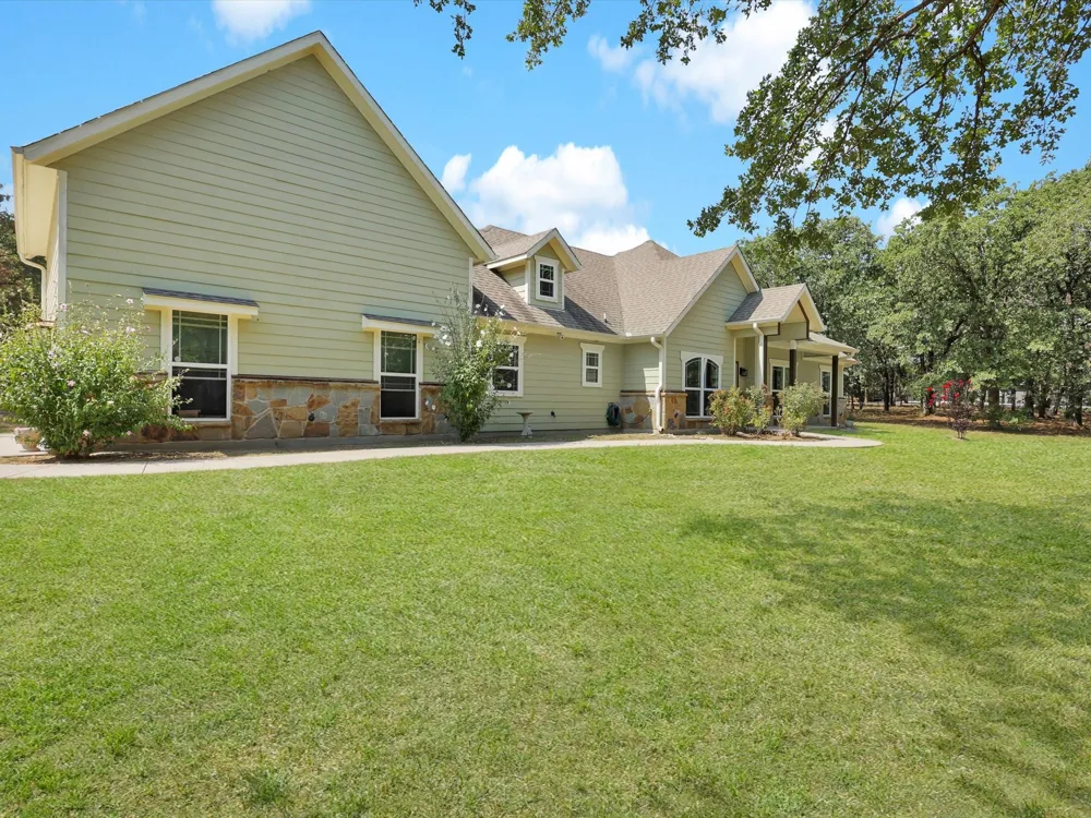 1255 Greg Street Azle, TX 76020