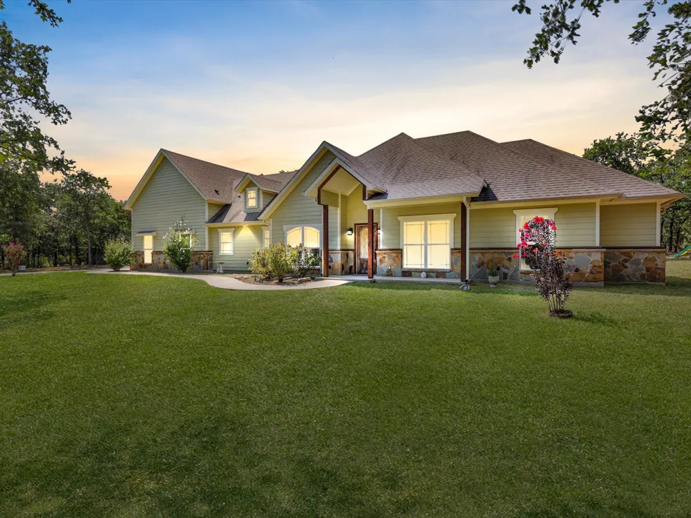 1255 Greg Street Azle, TX 76020