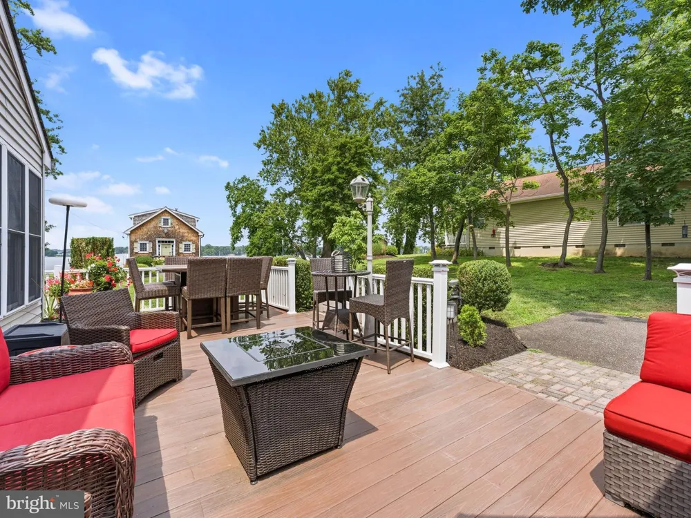 425 DELAWARE AVENUE Delanco, NJ 08075
