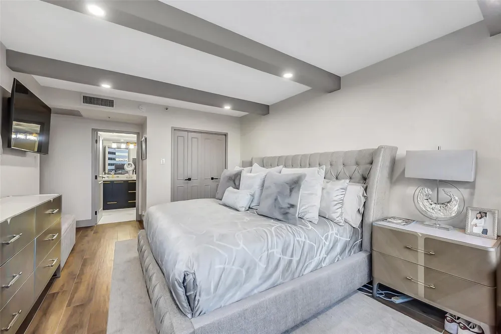 1111 Caroline Street #2903 Houston, TX 77010