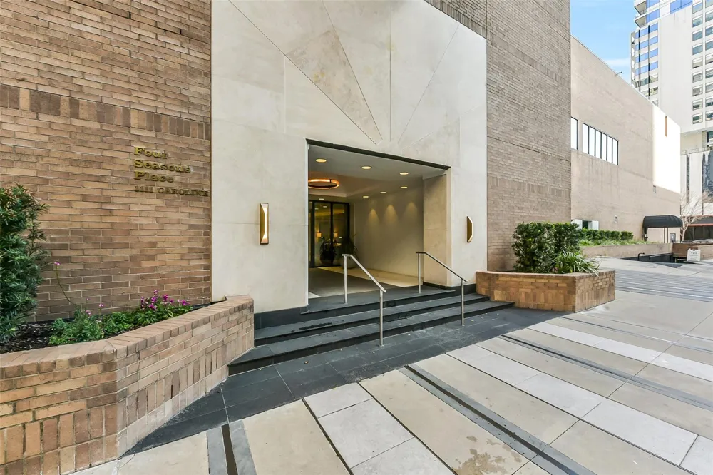 1111 Caroline Street #2903 Houston, TX 77010
