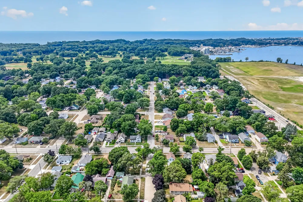2258 Lincoln Street Muskegon, MI 49441