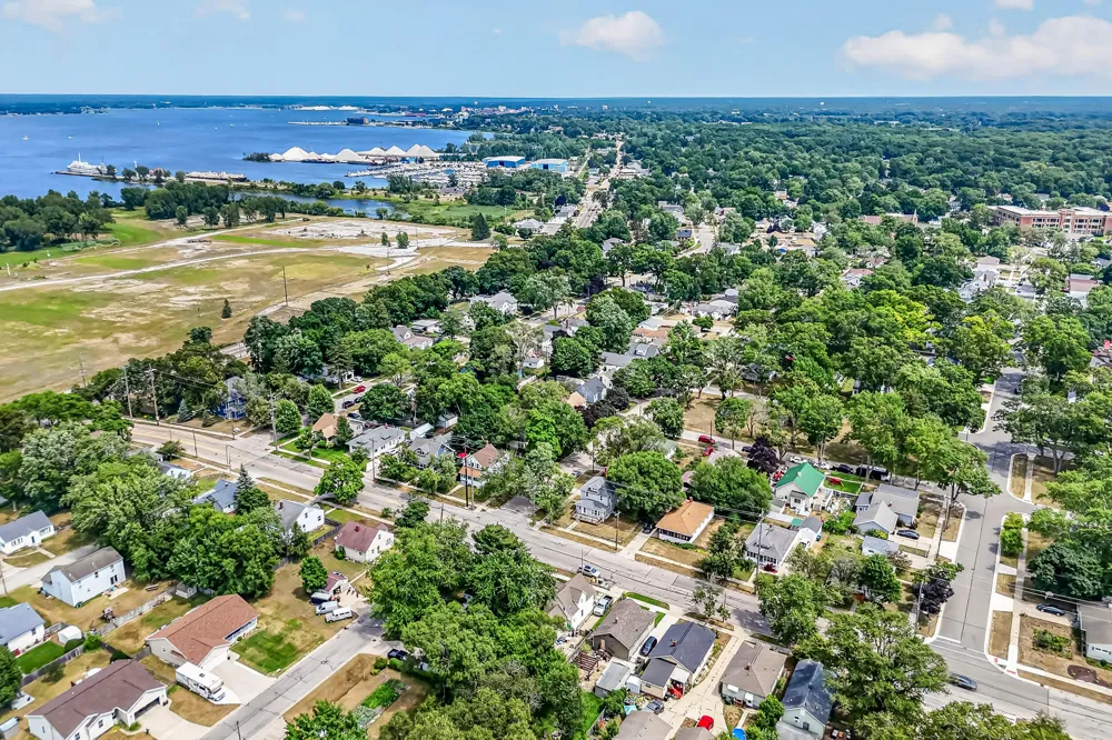 2258 Lincoln Street Muskegon, MI 49441