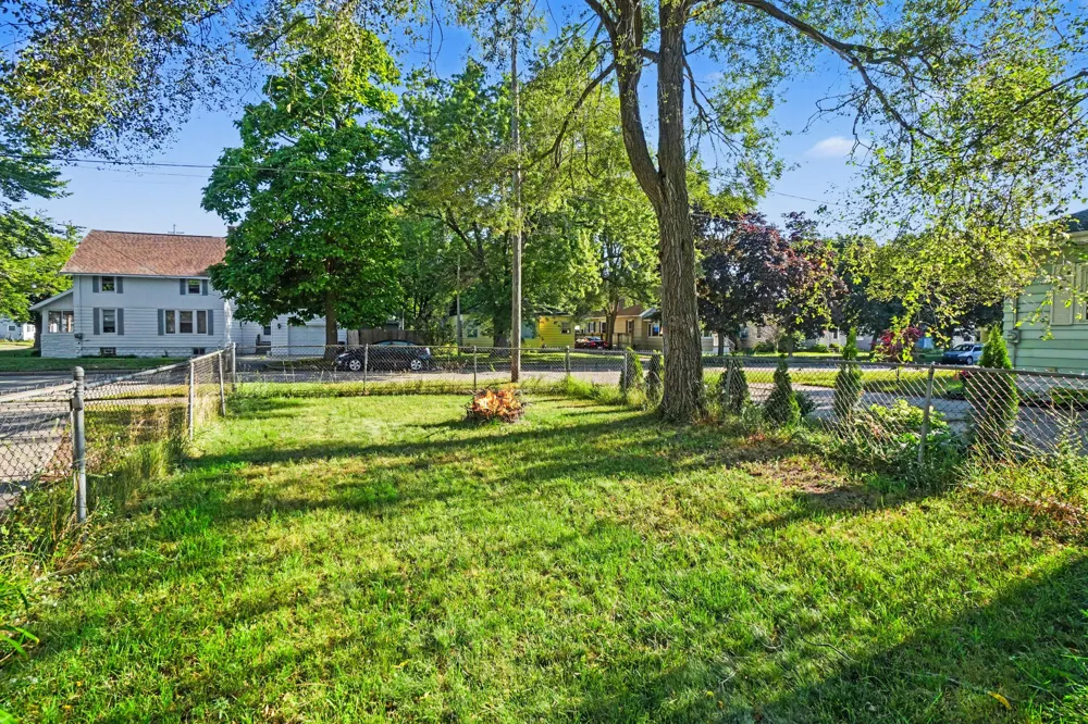 2258 Lincoln Street Muskegon, MI 49441
