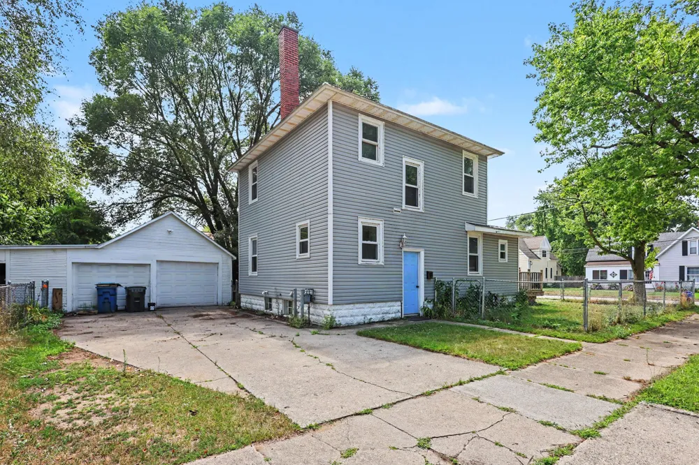 2258 Lincoln Street Muskegon, MI 49441