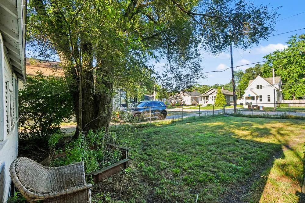 2258 Lincoln Street Muskegon, MI 49441