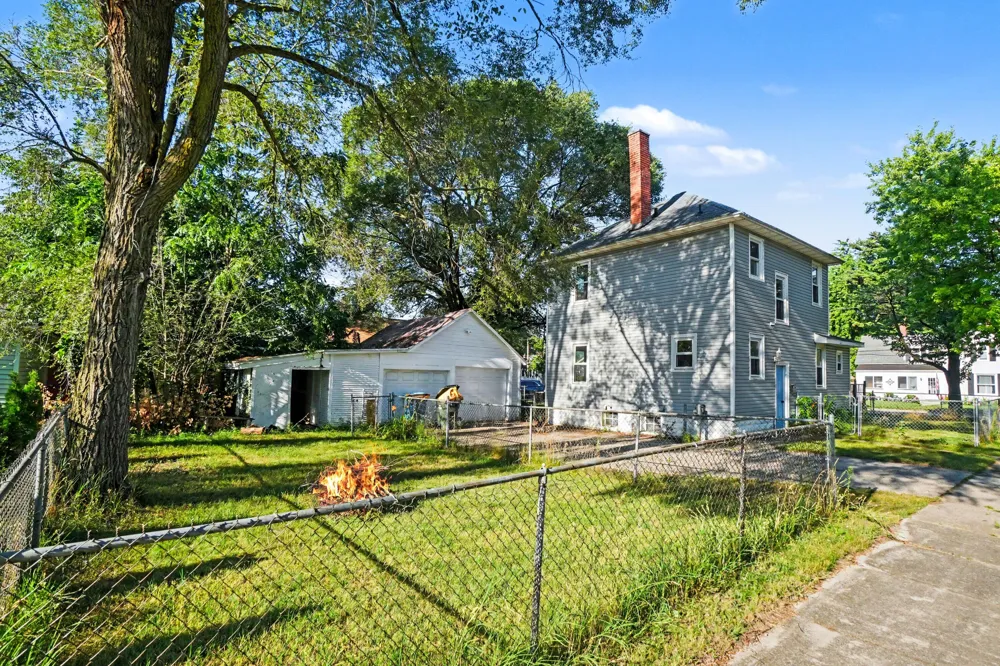 2258 Lincoln Street Muskegon, MI 49441