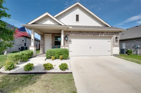 3703 Cloverleaf Lane