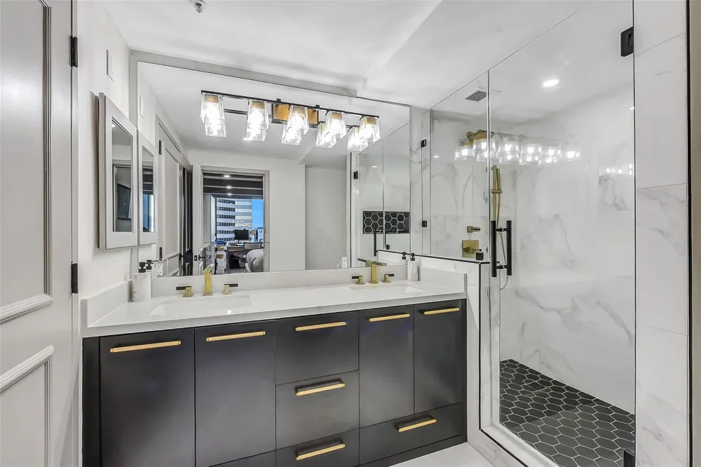 1111 Caroline Street #2903 Houston, TX 77010