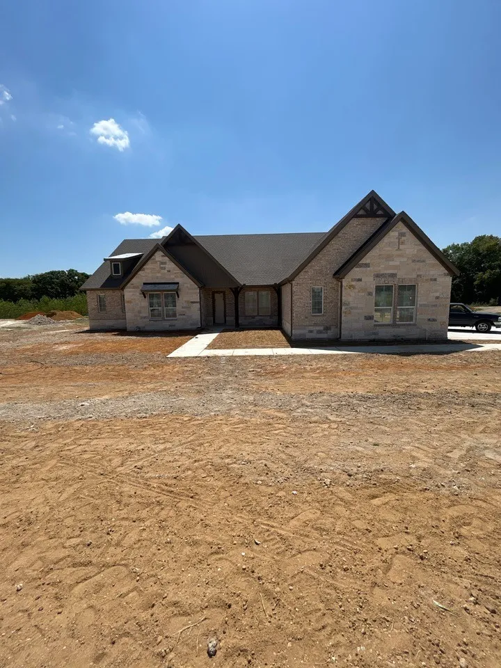 1103 Perrin Lane Van Alstyne, TX 75495