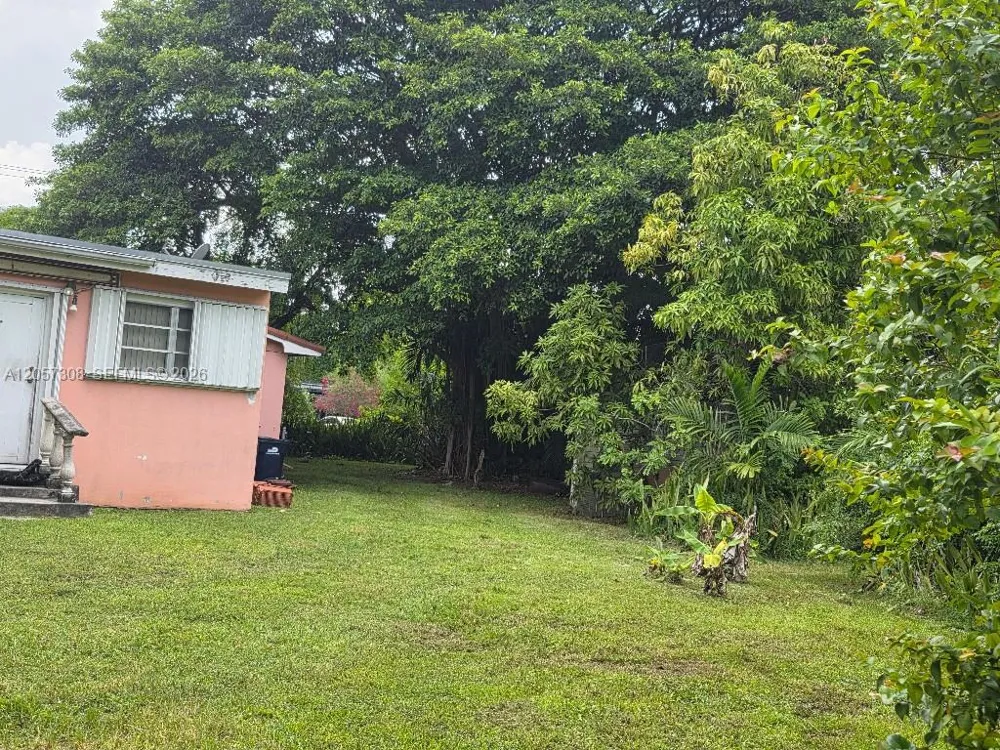 881 Albatross St Miami Springs, FL 33166