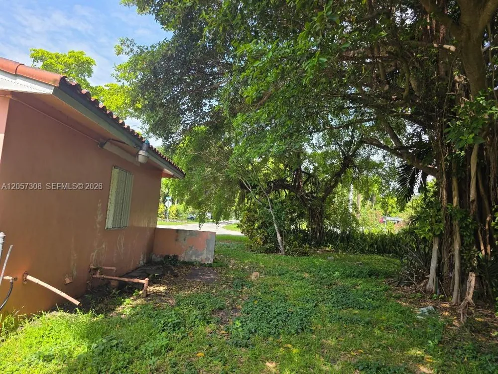 881 Albatross St Miami Springs, FL 33166