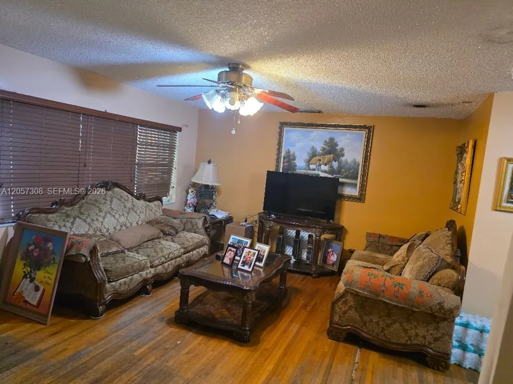 881 Albatross St Miami Springs, FL 33166