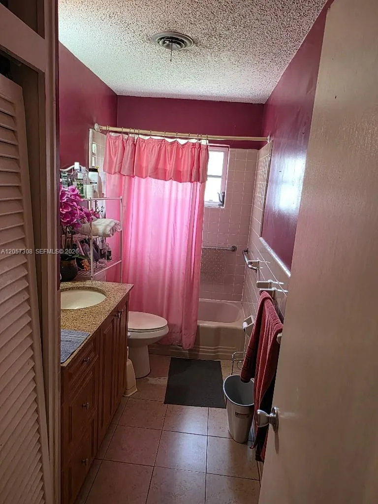 881 Albatross St Miami Springs, FL 33166