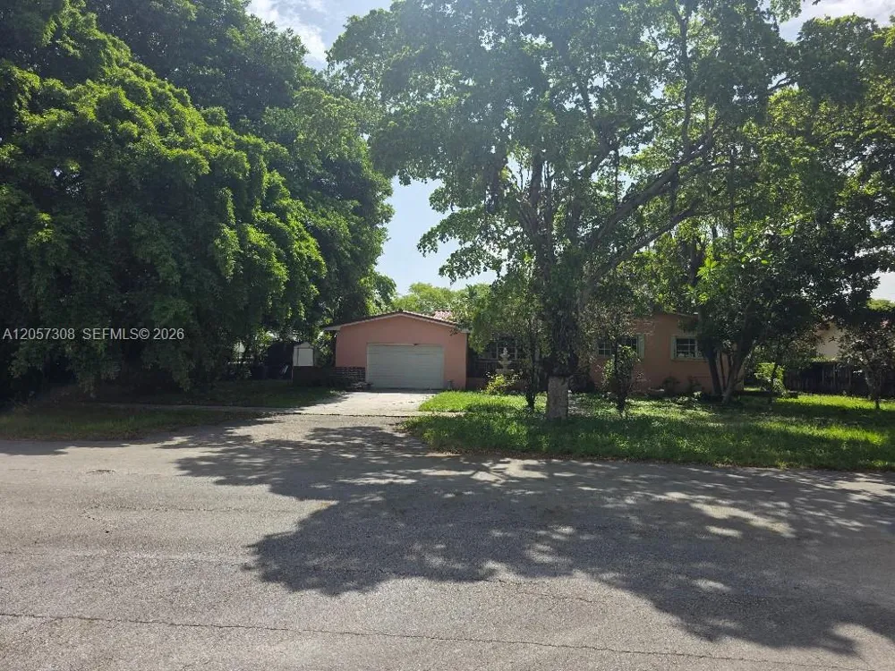 881 Albatross St Miami Springs, FL 33166